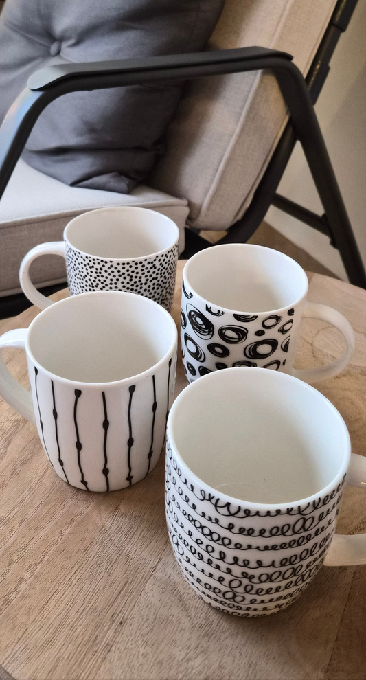 Monochrome mug set